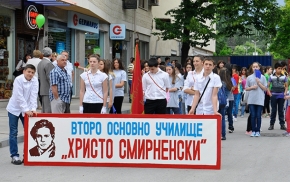 В дъждовния 24 май Сандански отбеляза Деня на българската...