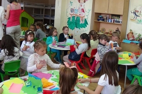 Малчугани от детските градини в Сандански на конкурс за апликация