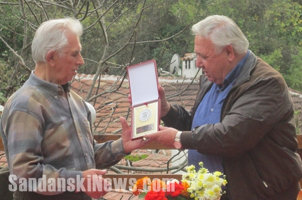 Под пясъчните пирамиди на Мелник Владислав Владиков...