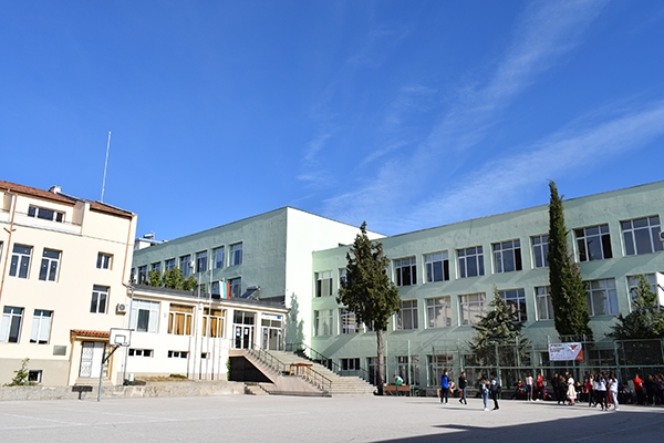 Кметът Котев откри реновираната сграда на ЗПГ „Климент Тимирязев“ – Сандански